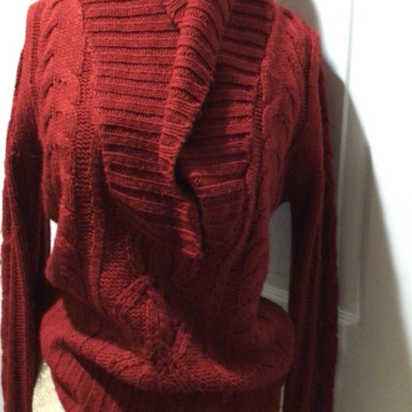 Red sweater - Picture 4 of 5